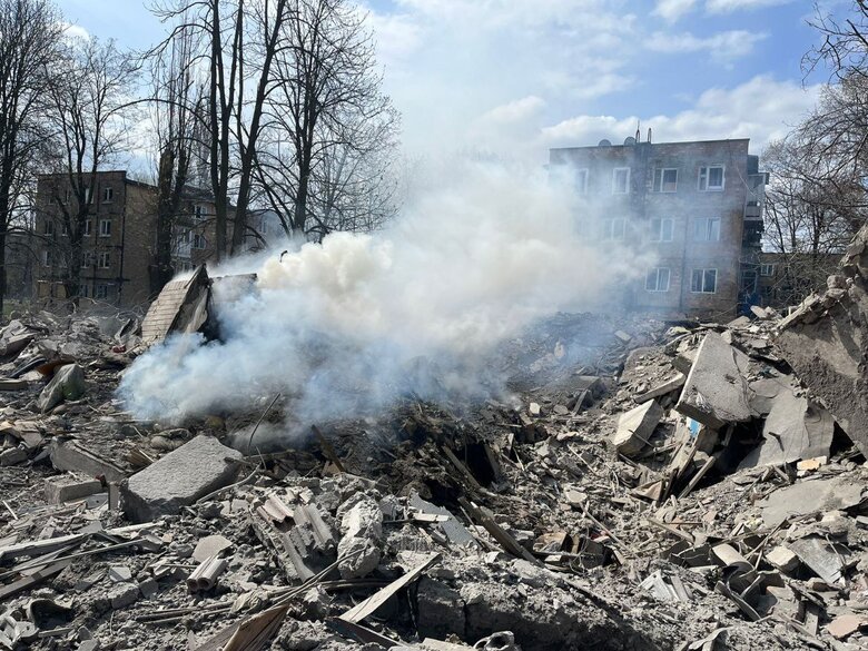 Russian troops launched airstrike on Avdiivka, destroyed high-rise building, - RMA 01