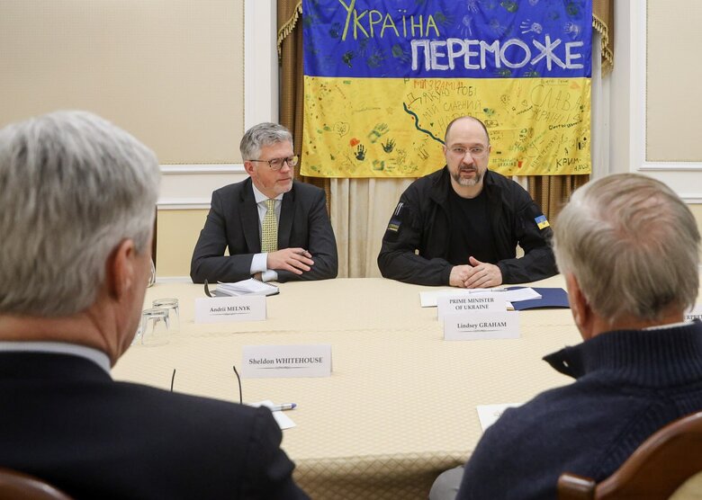 Київ відвідали сенатори Грем, Блюменталь та Вайтгаус 01