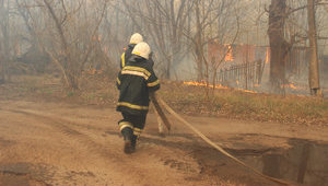 Спасатели продолжают борьбу с огнем в зоне ЧАЭС: за сутки сброшено 250 т воды. КАРТА