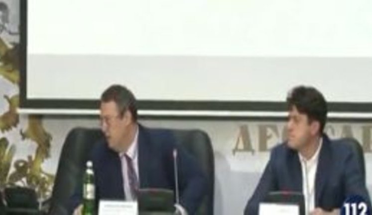 E-declaration system has no reliable protection, can be compromised by average hacker, - MPs Herashchenko and Vinnyk show fake tax return