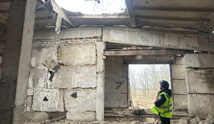 Доба на Харківщині: удари по Харкову та чотирьох районах, є загиблий та поранені. ФОТОрепортаж