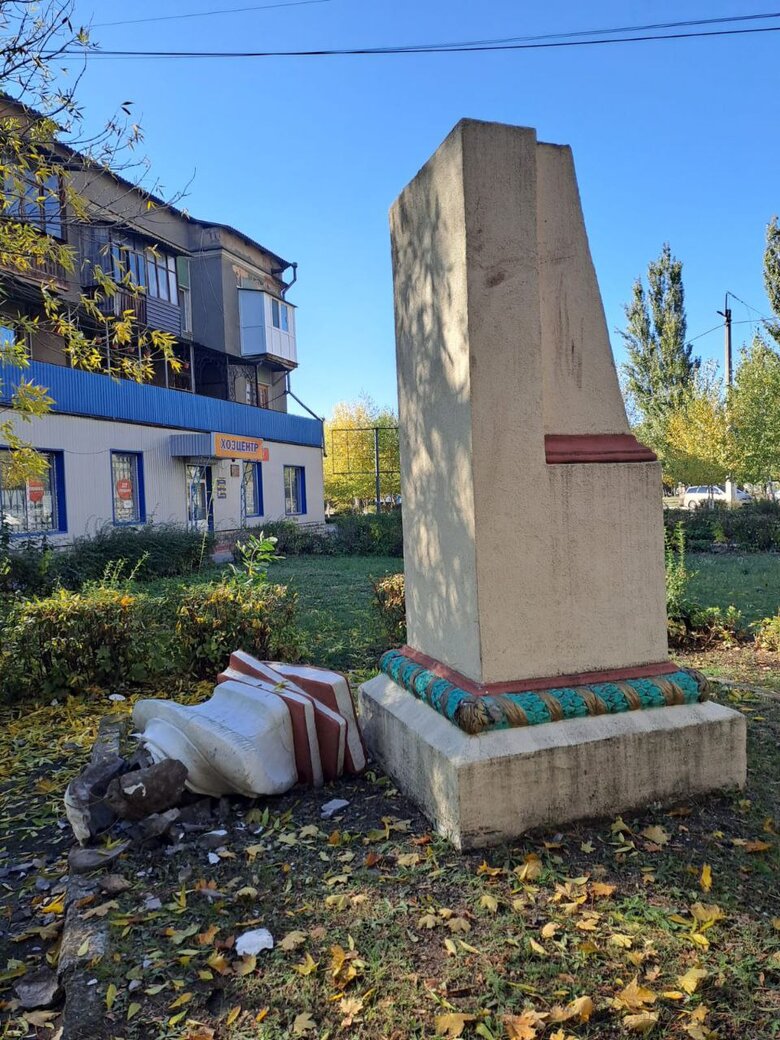 У Слов'янську зруйнували пам'ятник Чехову