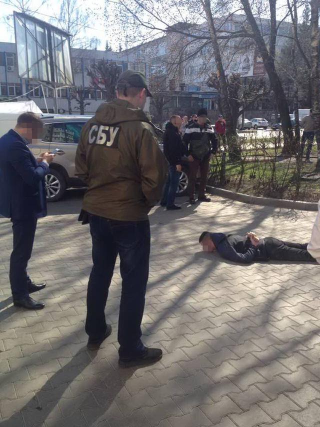 СБУ ликвидировала канал контрабанды наркотиков на Буковине 02