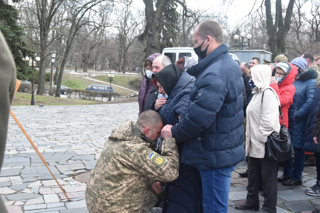 С погибшим в зоне ООС воином 58-й ОМПБр Владимиром Шпаком простились в Чернигове 10