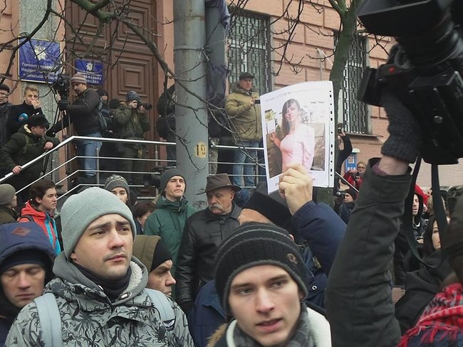 Чарльз Лінч: учасники мітингу в Києві вимагають розслідувати вбивство Ноздровської в найкоротші терміни 16