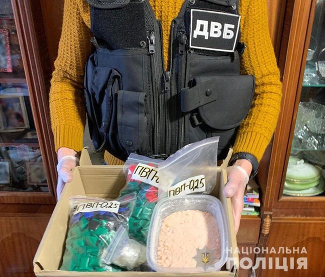 Спецоперація з ліквідації великого наркокартелю відбувається в 6 областях. Вилучено наркотиків на 25 млн грн, - Нацполіція 05