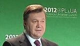 Янукович в Давосе не смог правильно произнести слово "увімкни". ВИДЕО. (обновлено)
