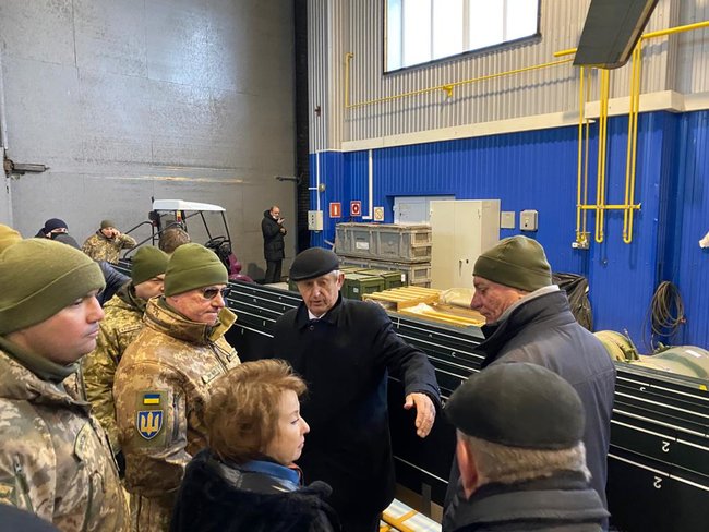 Украинские вертолеты впервые полетели на отечественных лопастях. Сегодня были испытания, - Зеленский 02