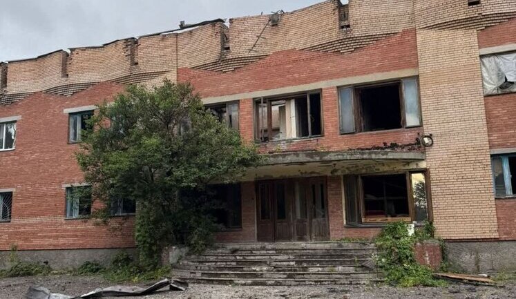 Російські БпЛА "Герань-2" вночі атакували Слов’янськ: влучання в адмінбудівлі. ФОТО