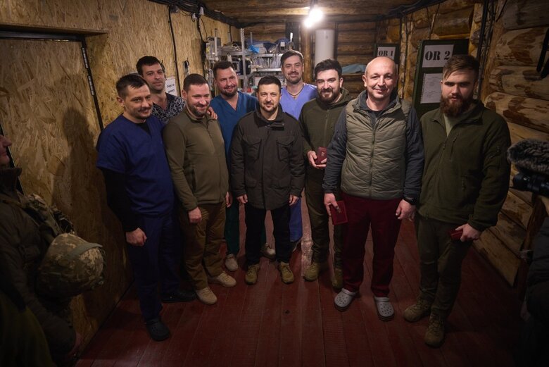 Зеленський відвідав першу в Україні підземну передову хірургічну групу