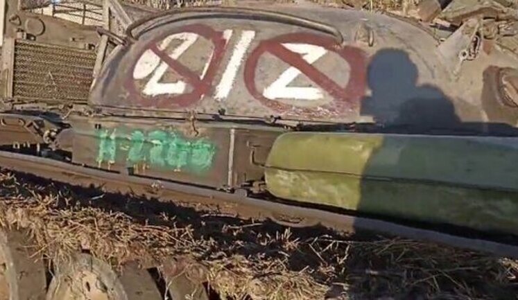 Russian T-62 tank, which was built 55 years ago, was won in fight by Ukrainian fighters. VIDEO