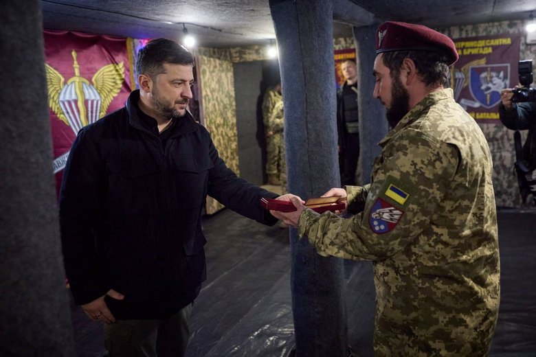 Зеленський зустрівся з воїнами 25-ї окремої повітрянодесантної Січеславської бригади