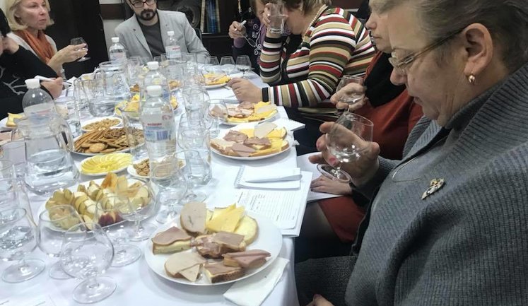 "На їхньому місці мав би бути я!!! Які вимоги до кандидатів?", - робота дегустаційної комісії "Укрспирту" викликала ажіотаж у соцмережі. ФОТОрепортаж
