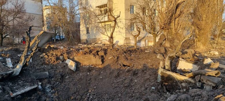 Вирва у Куп'янську після удару ФАБ