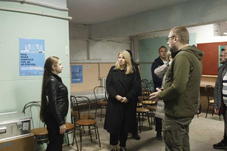Президентка Словаччини Чапутова відвідала Чернігівщину: побачила російські катівні та наслідки авіанальотів РФ 04