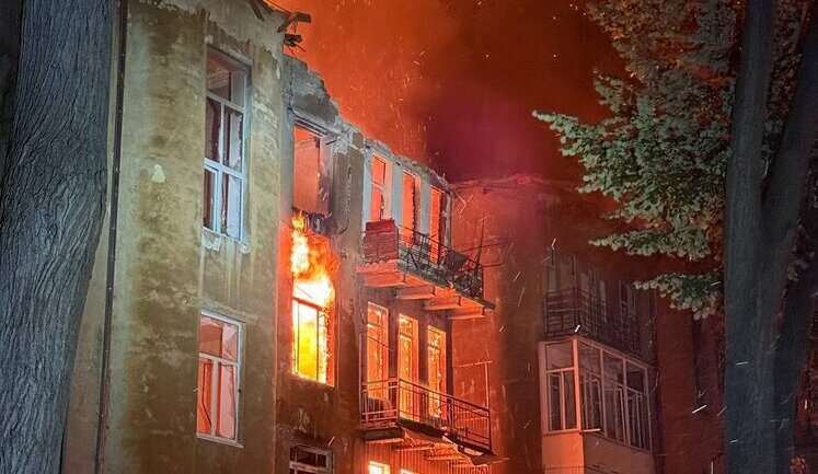 Росія масовано атакувала Одесу безпілотниками: загинула людина, 14 постраждалих, зокрема троє рятувальників. ВІДЕО+ФОТОрепортаж