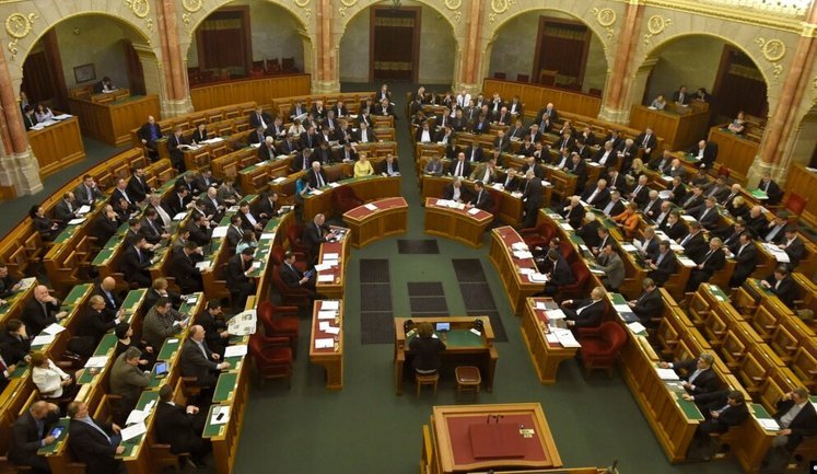 Парламент Угорщини схвалив резолюцію, що відкидає членство України в ЄС