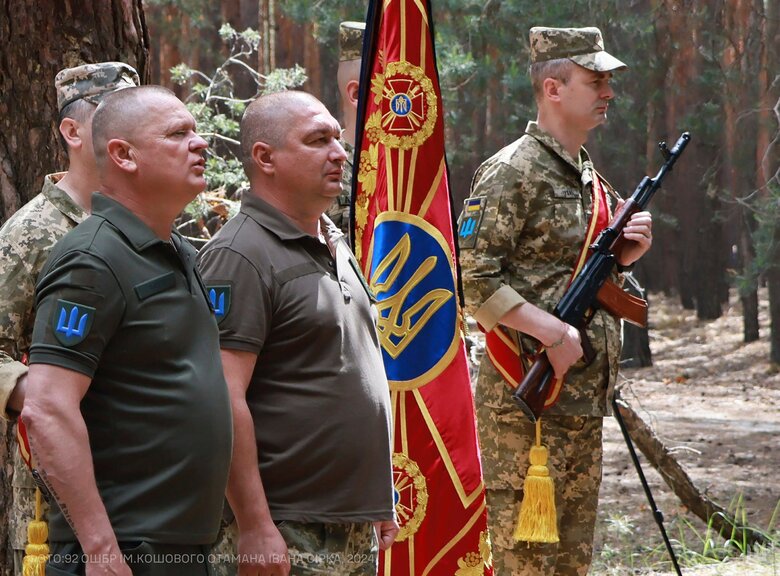 Прощання з прапором при зміні командира 92 бригади ЗСУ