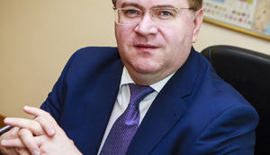 Кабмин уволил уличенного в рассылке секретных данных госсекретаря Мининфраструктуры