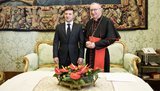 Зеленский попросил Ватикан помочь "в мирном урегулировании и завершении войны на Донбассе". ФОТО