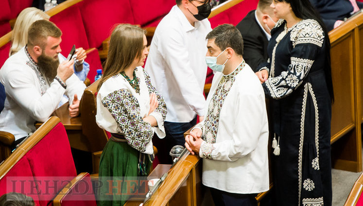 Призначення 3 міністрів, "тости і романси для застілля" від Пономарьова і листування Шахова з "Бусею": "Руки ноги тремтять. Напиши чого ти хочеш. Зможу все", - день роботи ВР 20 травня. ФОТОрепортаж
