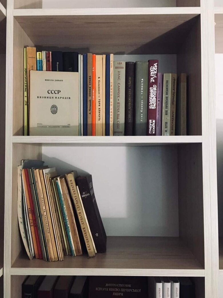 В Мариуполе оккупанты сожгли библиотеку храма Петра Могилы, утрачены уникальные экземпляры 01