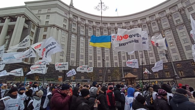Protesters gather at Verkhovna Rada, block Hrushevskoho street in Kyiv 38