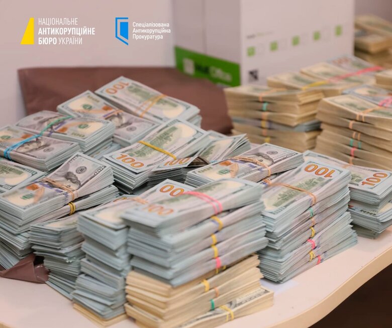 НАБУ знайшло у фігурантів справи Комарницького мільйони доларів готівкою