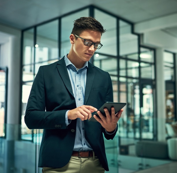 Schneider Electric представляє нове 3-фазне модульне джерело безперебійного живлення 02