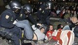 "Ночь гнева" с "демократизаторами": как протестуют испанцы на мадридском "майдане". ФОТОрепортаж