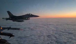 Вечірнє патрулювання українського неба парою винищувачів F-16 Повітряних сил ЗСУ. ВIДЕО