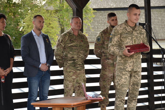 Не могла собі уявити, що представлятиму до нагороди Народний Герой свого… сина! Репортаж із церемонії у Луцьку 17