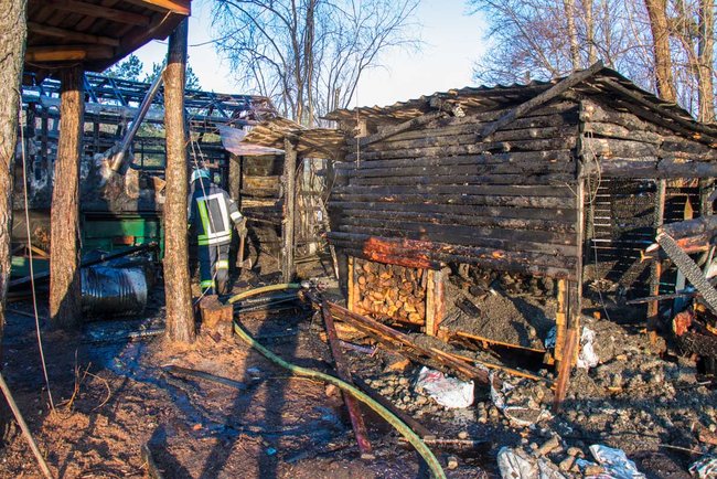 Внаслідок пожежі в Гідропарку загинув 39-річний чоловік 04