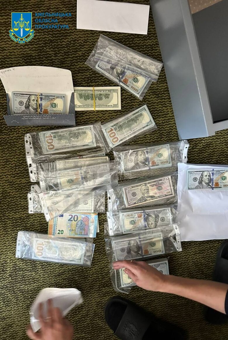 Медики на Хмельниччині допомагали отримати інвалідність: вилучили 8 майже млн грн