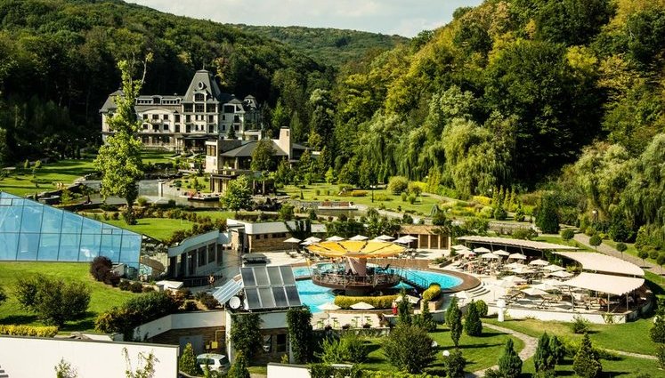 Пэрис Хилтон может купить курорт на Закарпатье, – СМИ. ФОТО