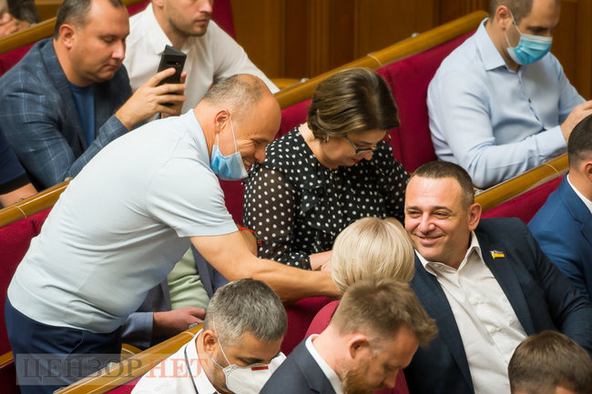 Попередження в чаті СН про лайно в сторону президента, Лукашев оформляє Наташу помічником, усміхнені Верещук і Бужанський, - робота ВР 2 вересня 05