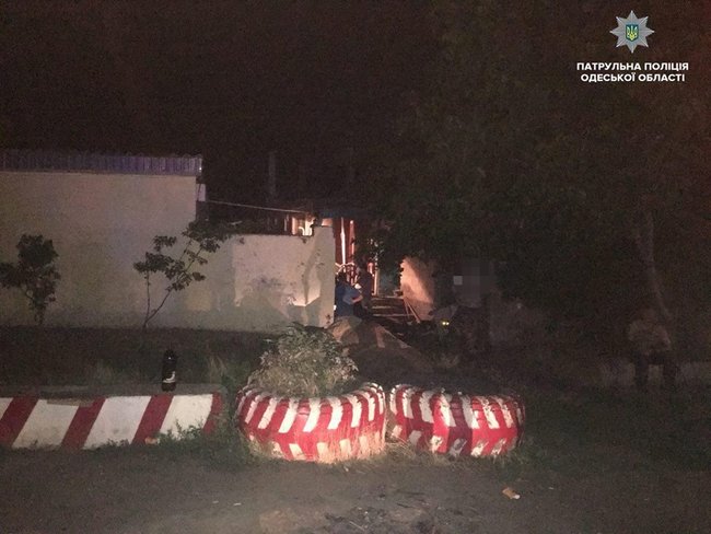 Водитель не справился с управлением, съехал с дороги и врезался в забор: погиб пятилетний ребенок, - полиция Одесчины 05 Водитель не справился с управлением, съехал с дороги и врезался в забор: погиб пятилетний ребенок, - полиция Одесчины 05
