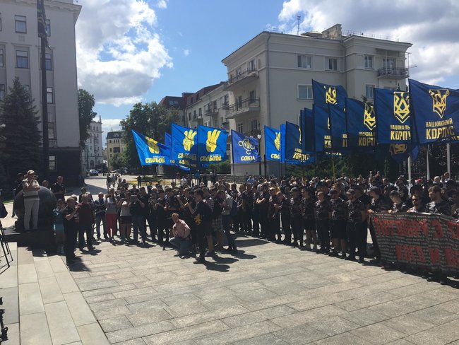Поговори з тими, кого ти вбив, х#йло!: националисты пикетируют ОП с требованием ареста российской агентуры в Украине и перекрытия границы с РФ 25