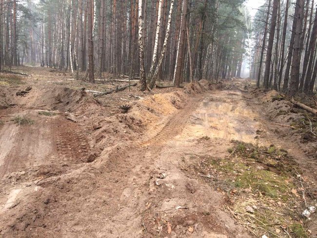 В тушении пожара в Чернобыльской зоне участвует 9 единиц специальной инженерной техники ВСУ 08