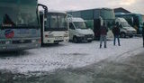 На зустріч із президентом на Волині люди організовано приїжджали на автобусах, на одному з них був напис "Відділ культури РДА", - "Опора"