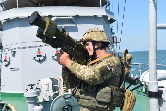 Десантники та військові моряки відпрацювали навчально-бойові завдання в Чорному морі, - Міноборони 05 Десантники та військові моряки відпрацювали навчально-бойові завдання в Чорному морі, - Міноборони 05