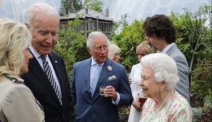 Байден нарушил королевский протокол на саммите G7, - Daily Mail