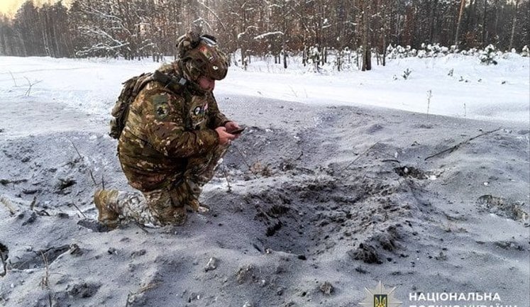 Вибухотехніки знешкодили дві міни ПТМ-3 скинутих "шахедами" біля залізниці на Рівненщині, - НПУ. ВІДЕО+ФОТОрепортаж