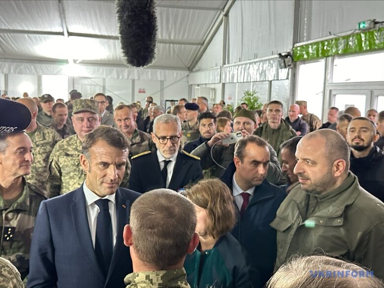Макрон поспілкувався із бійцями ЗСУ