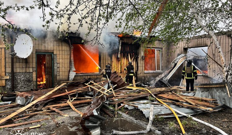 Оккупанты атаковали Доброполье и Славянск: пострадал человек, повреждены дома, автомобили и здание шахты. ВИДЕО+ФОТОрепортаж