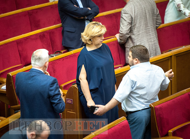 Лозовий, ставши навпочіпки, спантеличив Ляшка, емоційна суперечка Червакової і Карпунцова і порожній сесійний зал, - день роботи ВР 22 червня 16