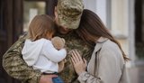 В Україні пропонують заборонити звільняти батьків, чиї чоловік або дружина служать у ЗСУ