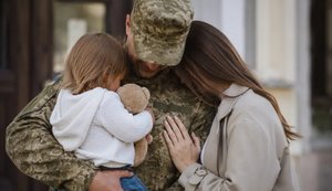 Батьків із дітьми пропонують заборонити звільняти, якщо другий із батьків служить у ЗСУ