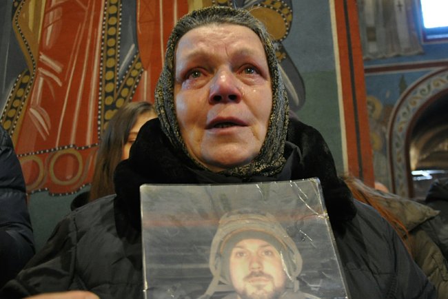 Епіфаній провів панахиду за полеглими в ДАПі воїнами: З великої любові пішли захищати свою Богом дану землю 14 Епіфаній провів панахиду за полеглими в ДАПі воїнами: З великої любові пішли захищати свою Богом дану землю 14