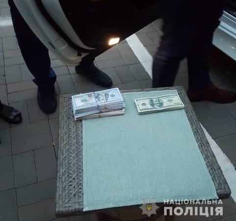 Главу общественного совета при столичной ГФС задержали на крупной взятке 04